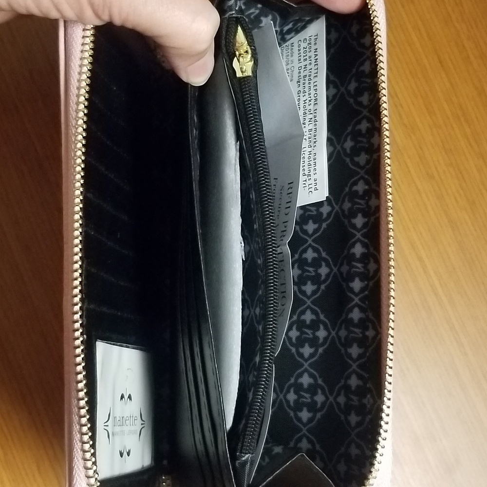 Hand painted "NO CAPES" wallet!! - Picture 6 of 8